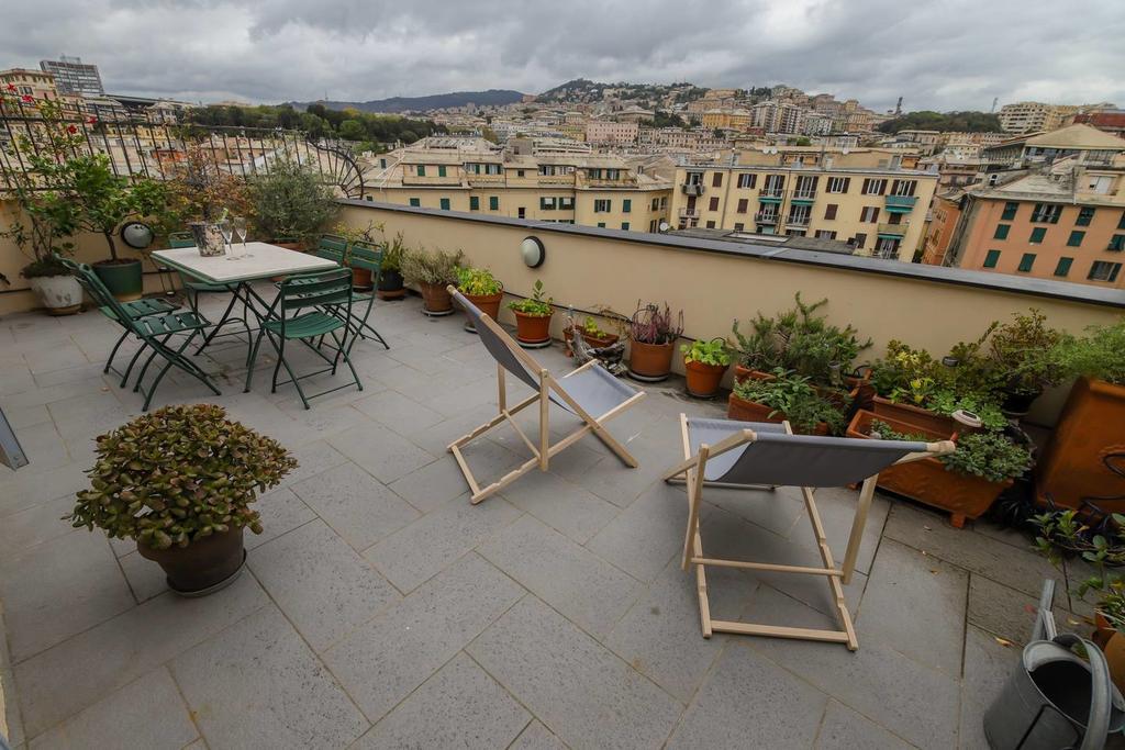 Altido Apt For 3 With Rooftop Balcony And Lovely Cityview Генуя Екстер'єр фото