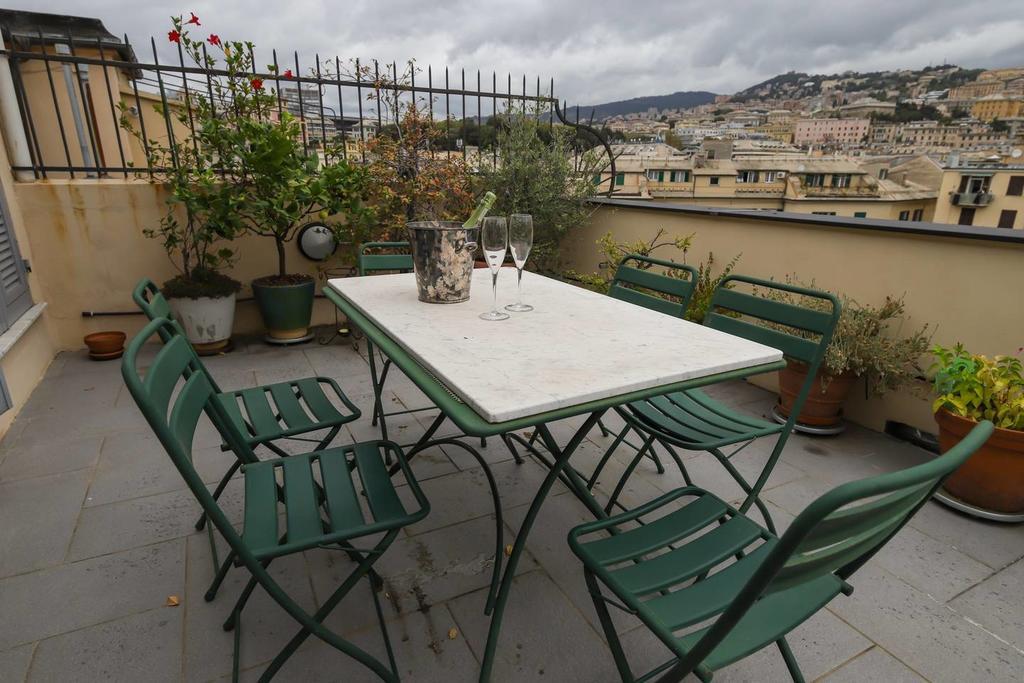 Altido Apt For 3 With Rooftop Balcony And Lovely Cityview Генуя Екстер'єр фото