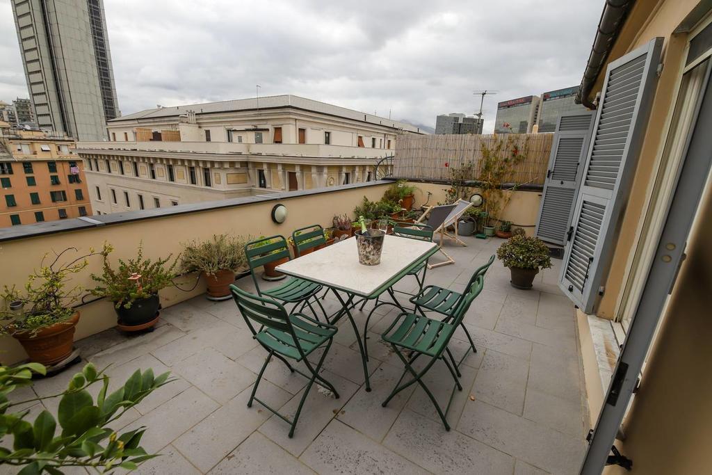 Altido Apt For 3 With Rooftop Balcony And Lovely Cityview Генуя Екстер'єр фото